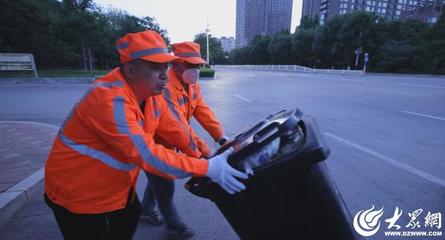 一个座右铭，一面党旗红 | 张旭东 坚守清运一线，只为城市更美好